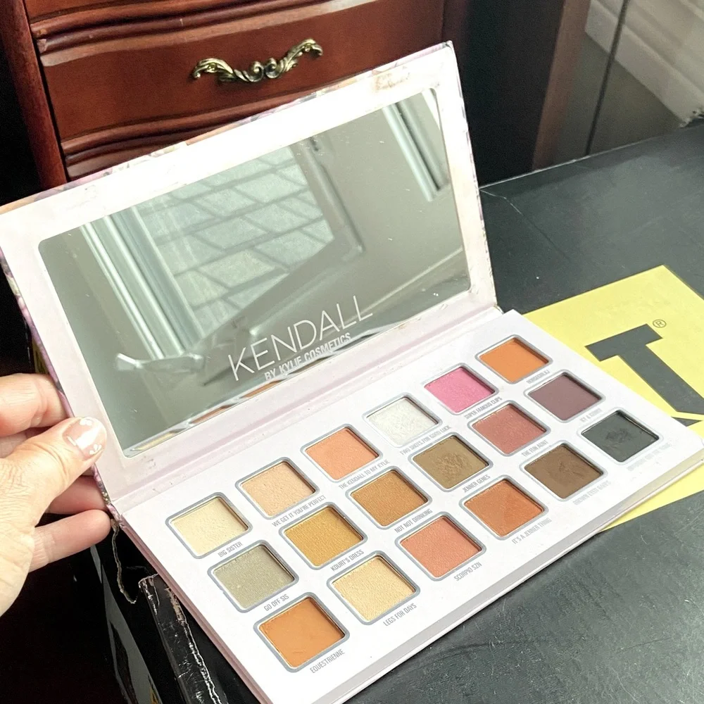 Kylie Cosmetics Kendall Palette - Pink, Orange, Gold Shades - Picture 1 of 4